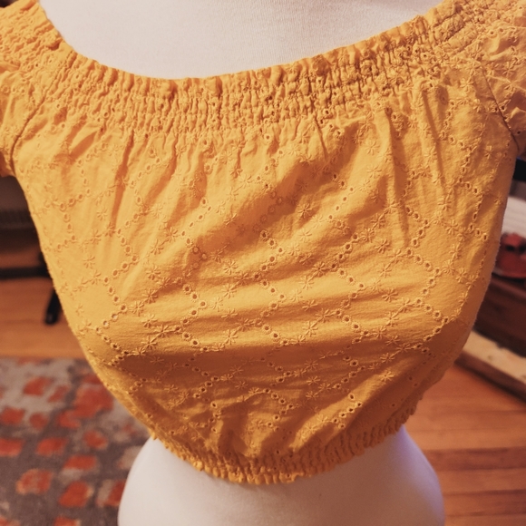 Divided H & M Halter off the Shoulder Top - Picture 7 of 7